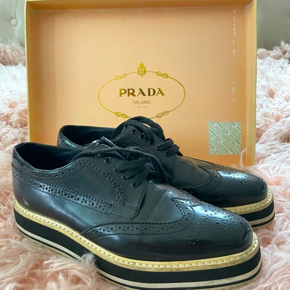 💯 PRADA Black Patent Leather Loafers Size 38 - Picture 1 of 14